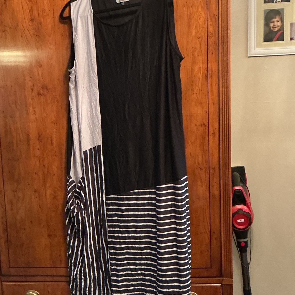 Sleeveless Black and White Panel Maxi Dress
